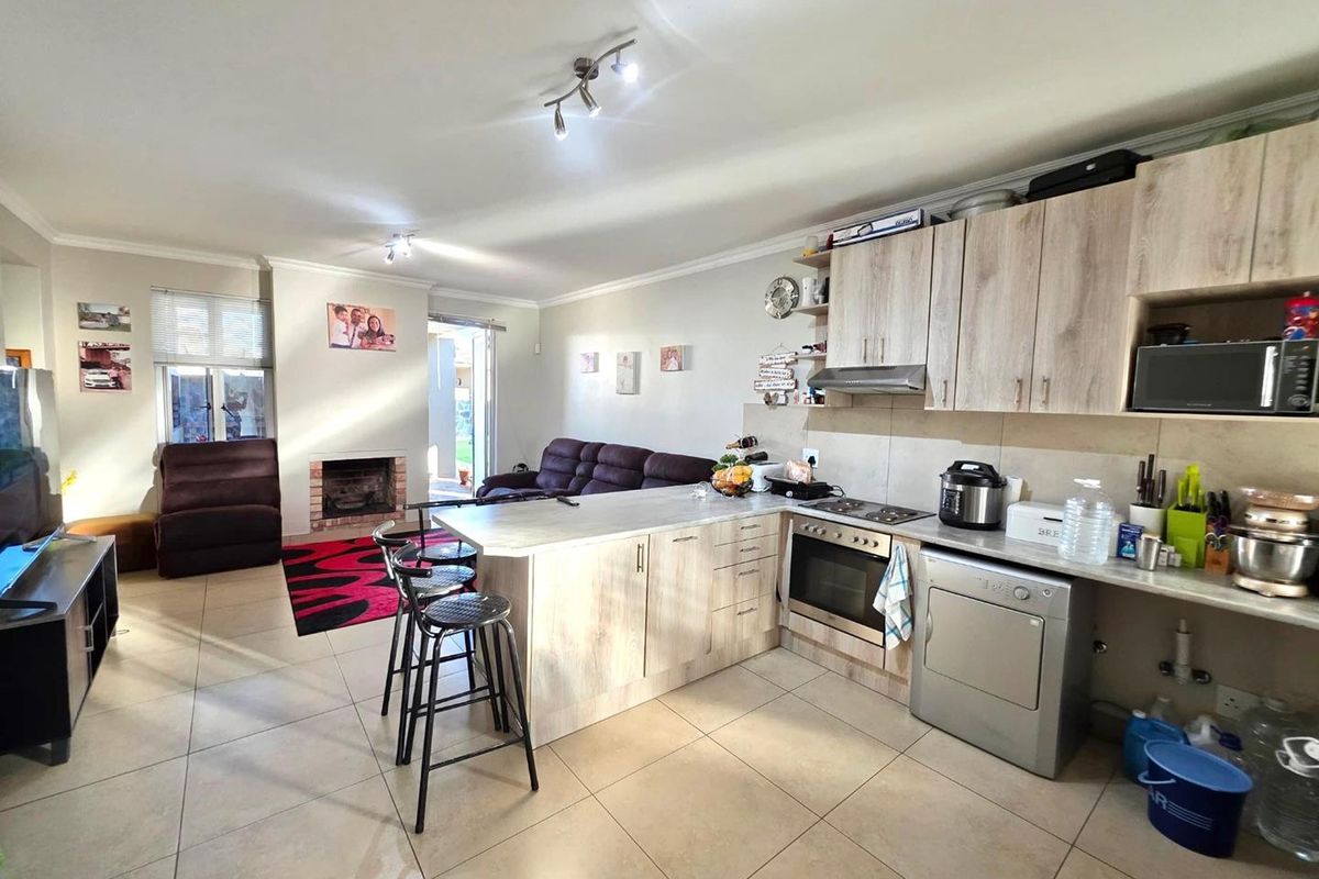 Peaceful Two-Bedroom Townhouse in Omeya Estate - Photo 3