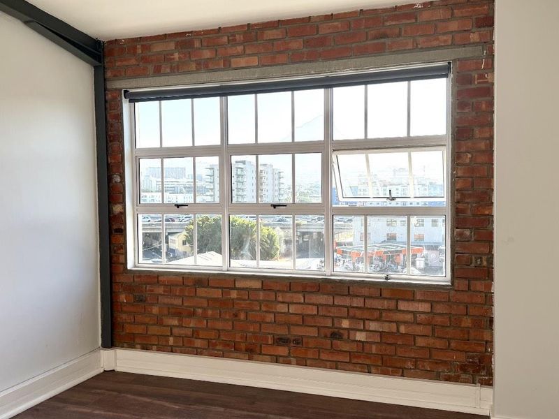 large industrial styled apartment - Photo 4