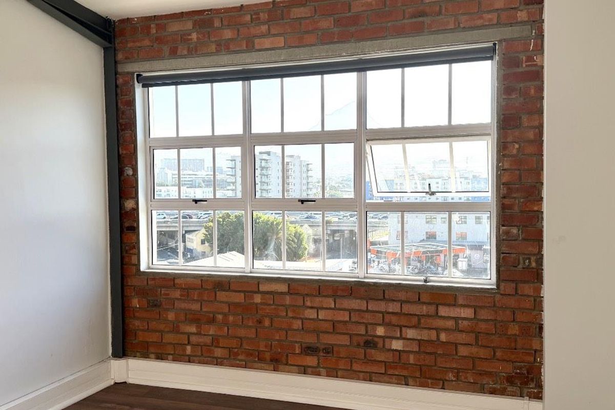 large industrial styled apartment - Photo 4