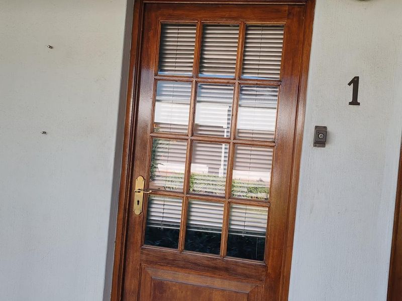 Prime Office Space Available for Lease - Secure and Accessible Location - Photo 8