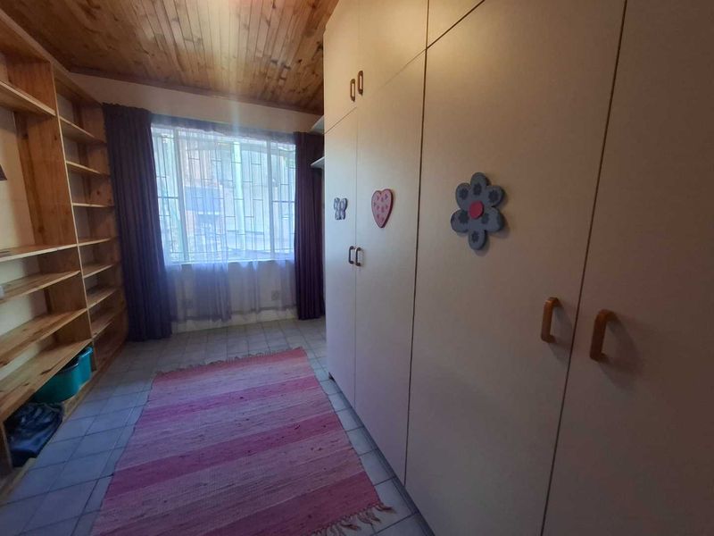 Family home with a flat - Photo 10