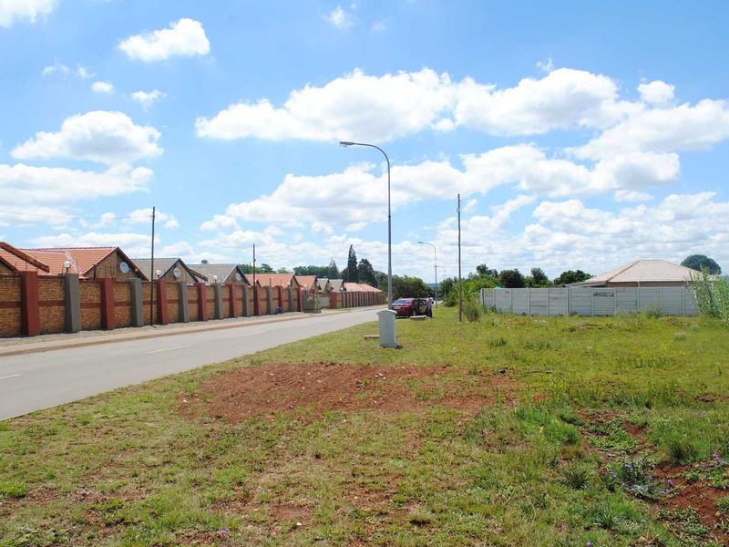 Lovely spacious stand to build your dream home - Photo 3