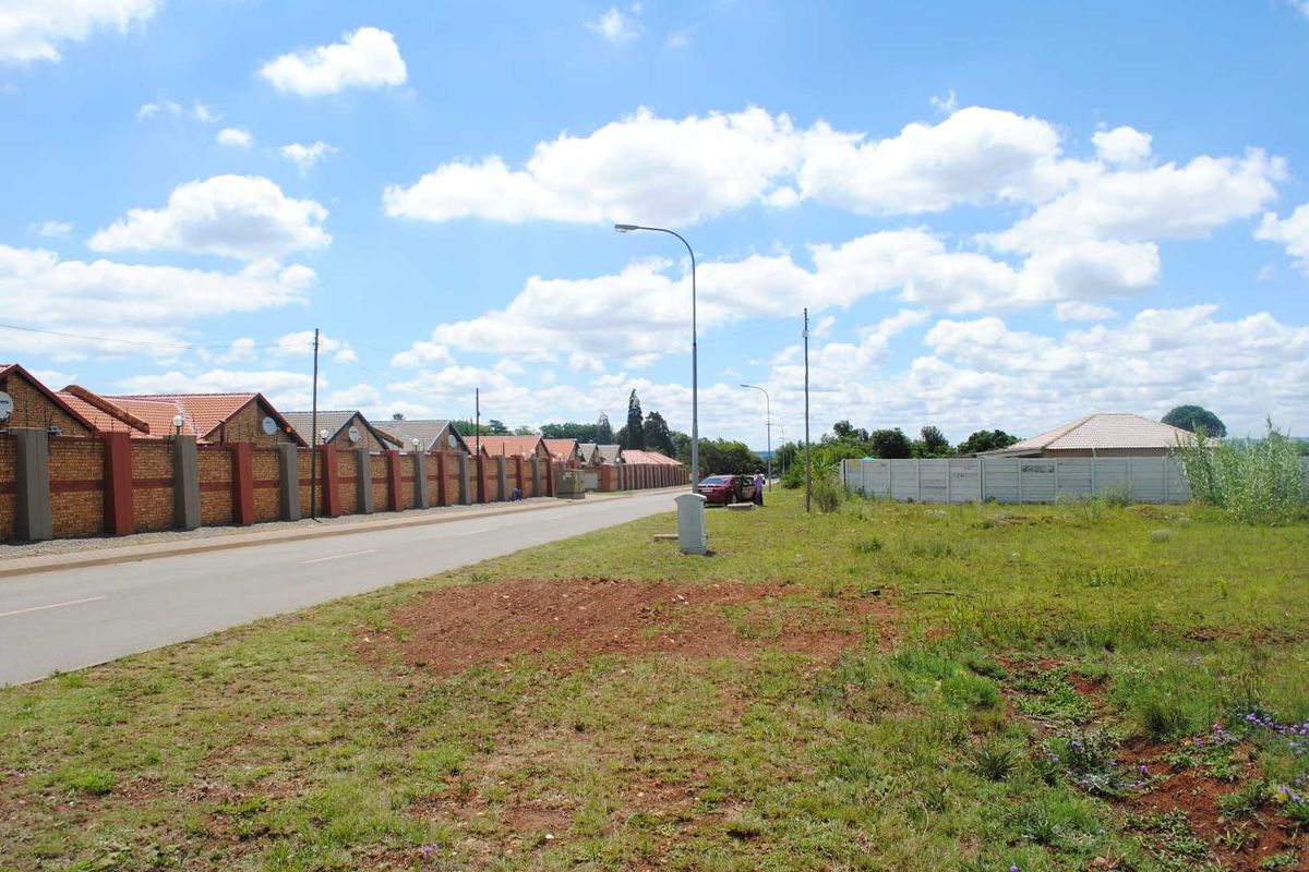 Lovely spacious stand to build your dream home - Photo 3