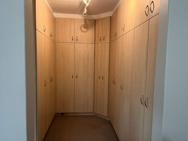 Sturdy, Low-Maintenance Family Home in an Extremely Popular Area - Photo 9