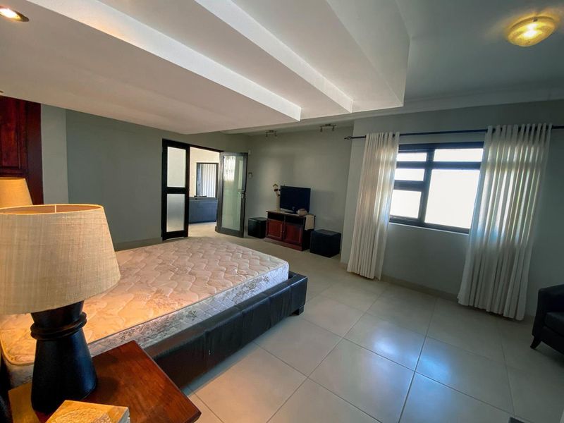 6 Bedroom House for Sale in Hage Heights - Photo 4