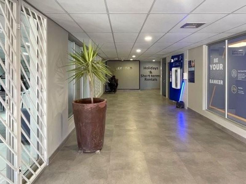 A GRADE OFFICES TO LET - BEST LOCATION - KLEIN WINDHOEK - Photo 2