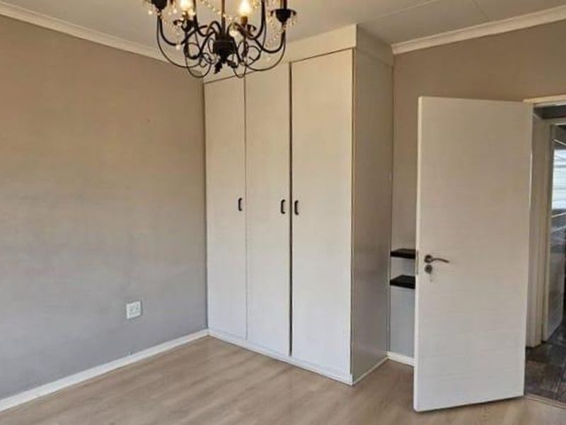 2 Bedroom Townhouse for Sale in New Redruth - Photo 9