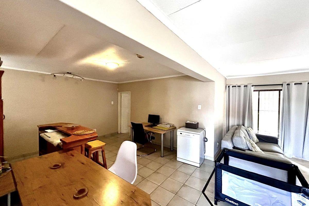 3 Bedroom Townhouse For Sale in Avis - Photo 3