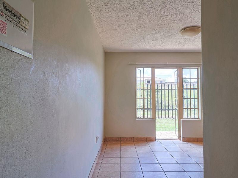 For the Upwardly Mobile - A Perfect One Bedroom Apartment - Photo 4