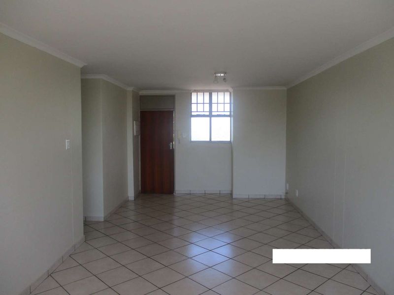 SPACIOUS 2.5 BEDROOM FLAT TO RENT IN PARKTOWN ESTATES - Photo 8