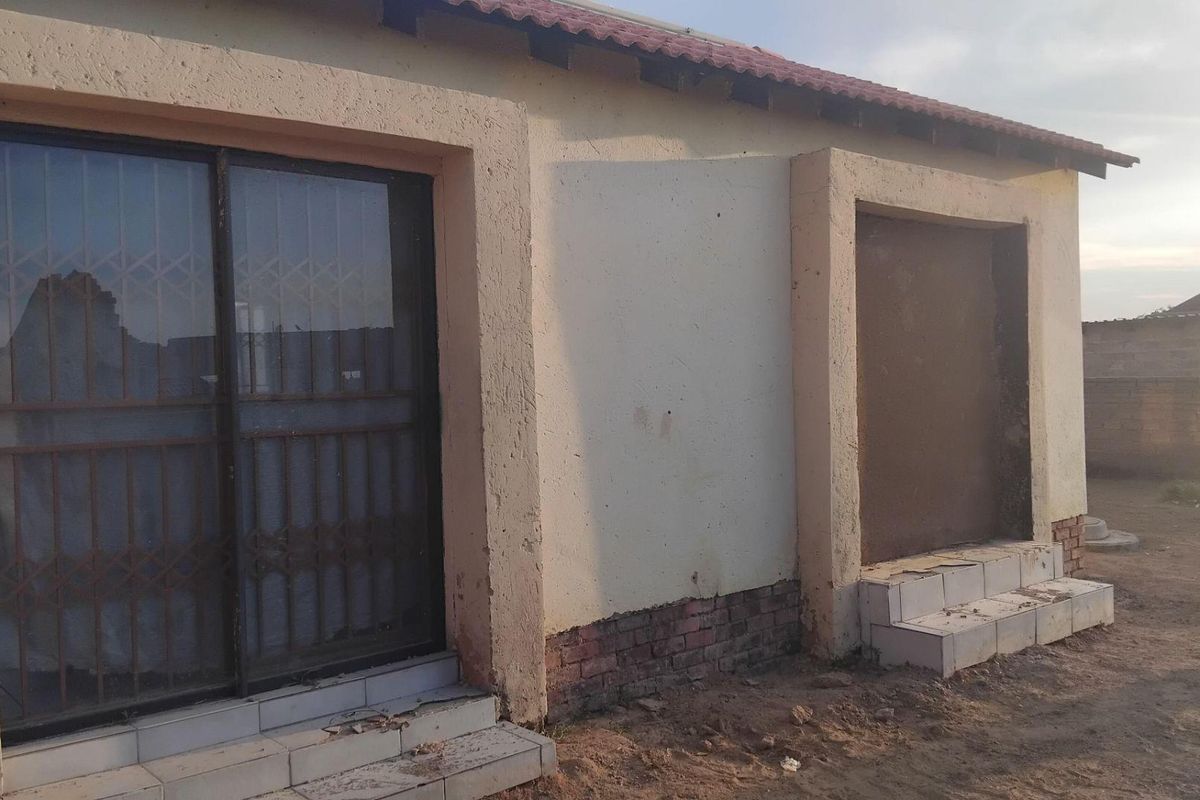 2 Bedroom House For Sale in Mabopane Unit S - Photo 4
