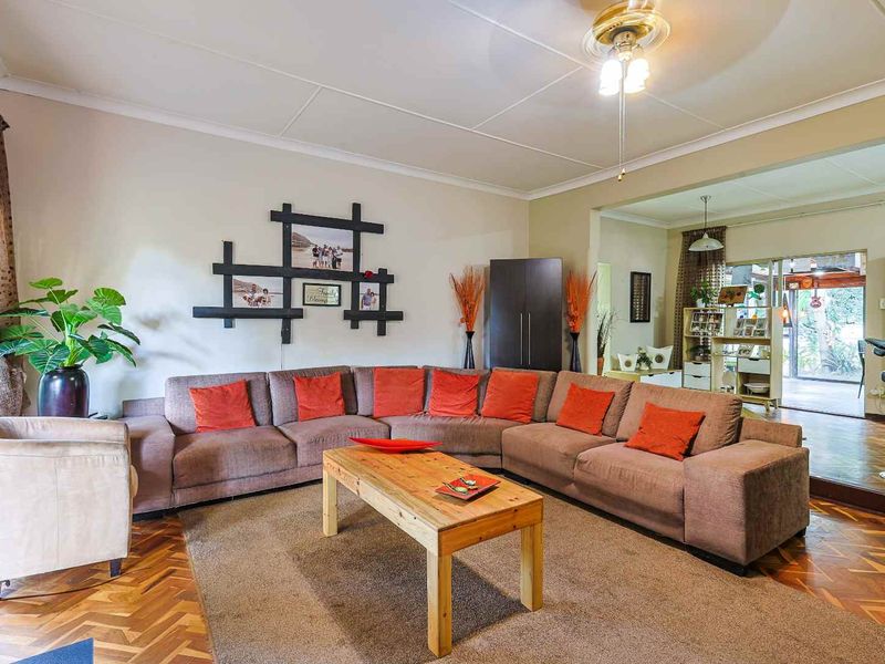 5 Bedroom Dual-Living Home with Exceptional Flexibility & Income Potential - Photo 4