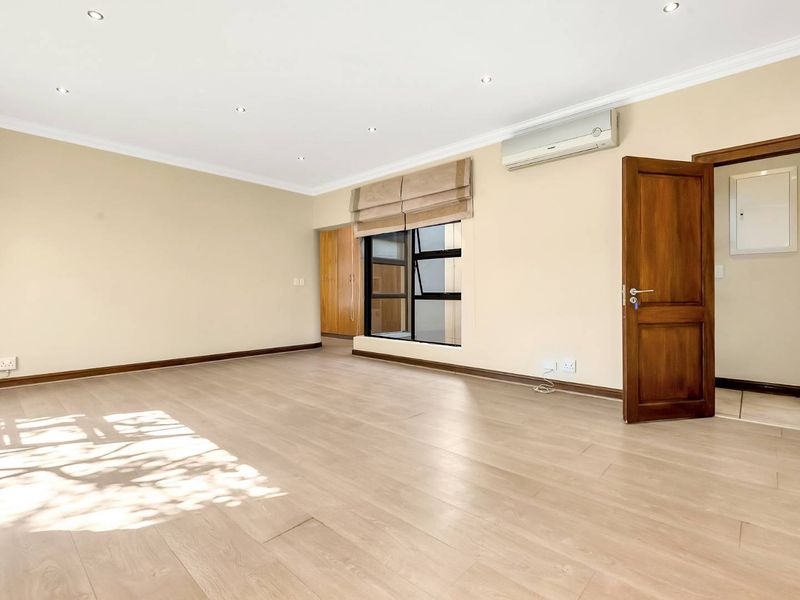 MODERN HOME OFFERING THE FINEST LIFESTYLE IN FOURWAYS GARDENS - Photo 8