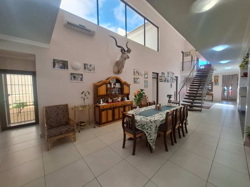 Massive home - Photo 3