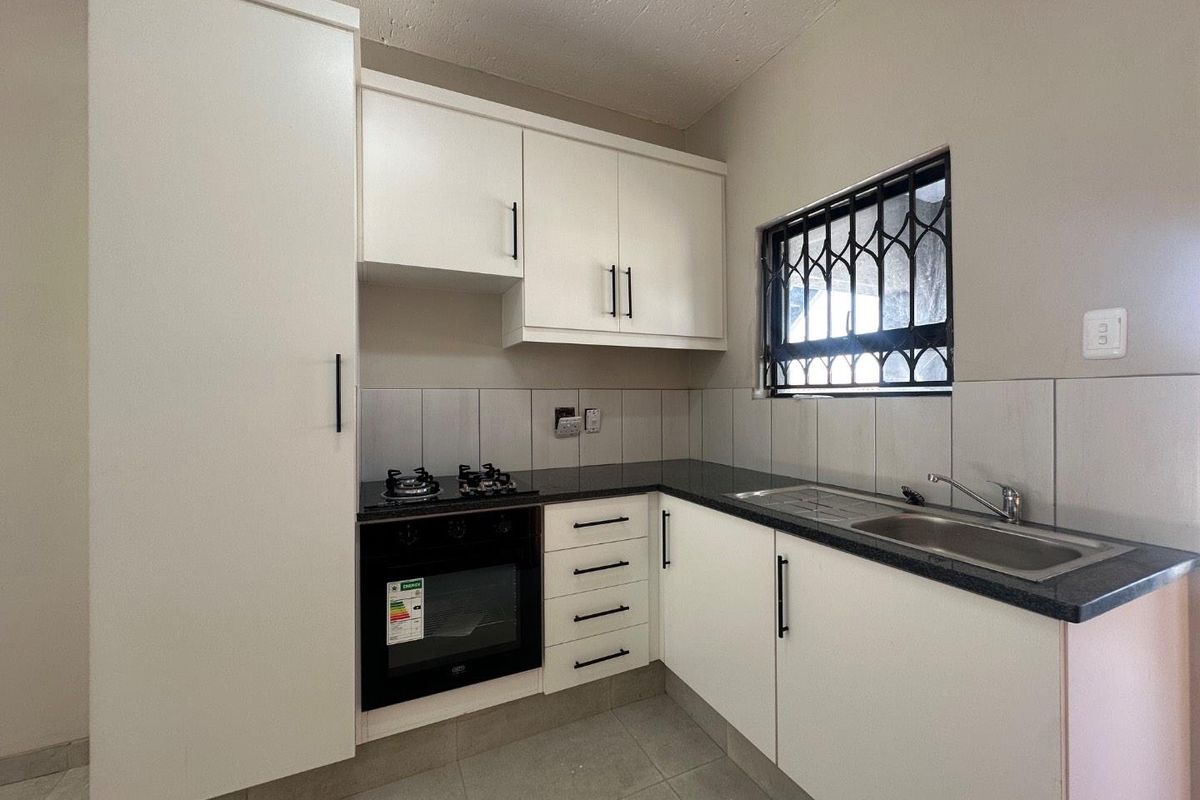 Modern Newly Built 2-Bedroom, 2-Bathroom First-Floor Apartment Available to Rent - Photo 2