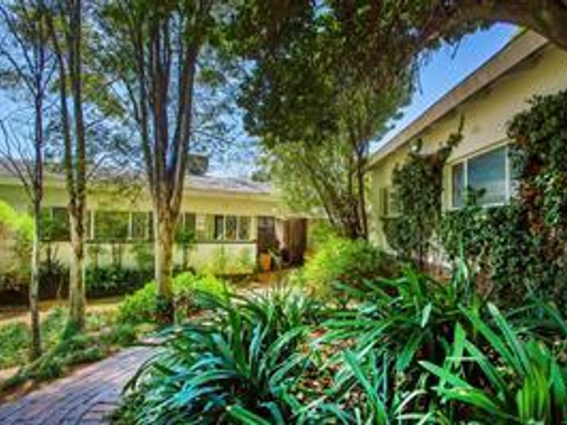 Spacious family haven in Noordhewuel. - Photo 2