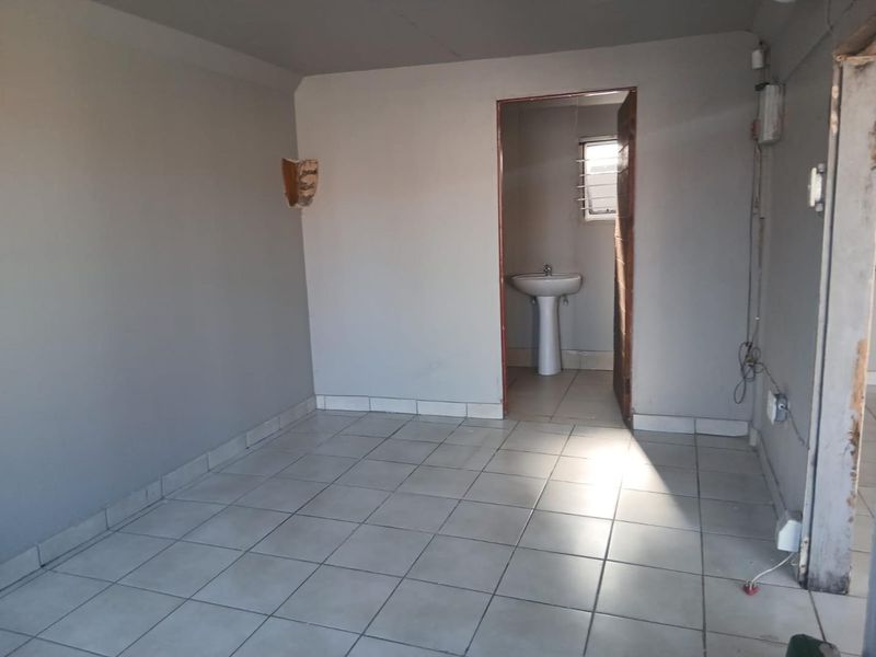 Cottage to Rent in Mayberry Park - Photo 8