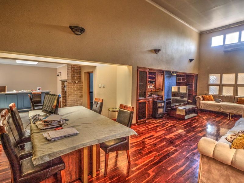 Luxury Family Living in Secure Glen Marais Estate - Photo 3