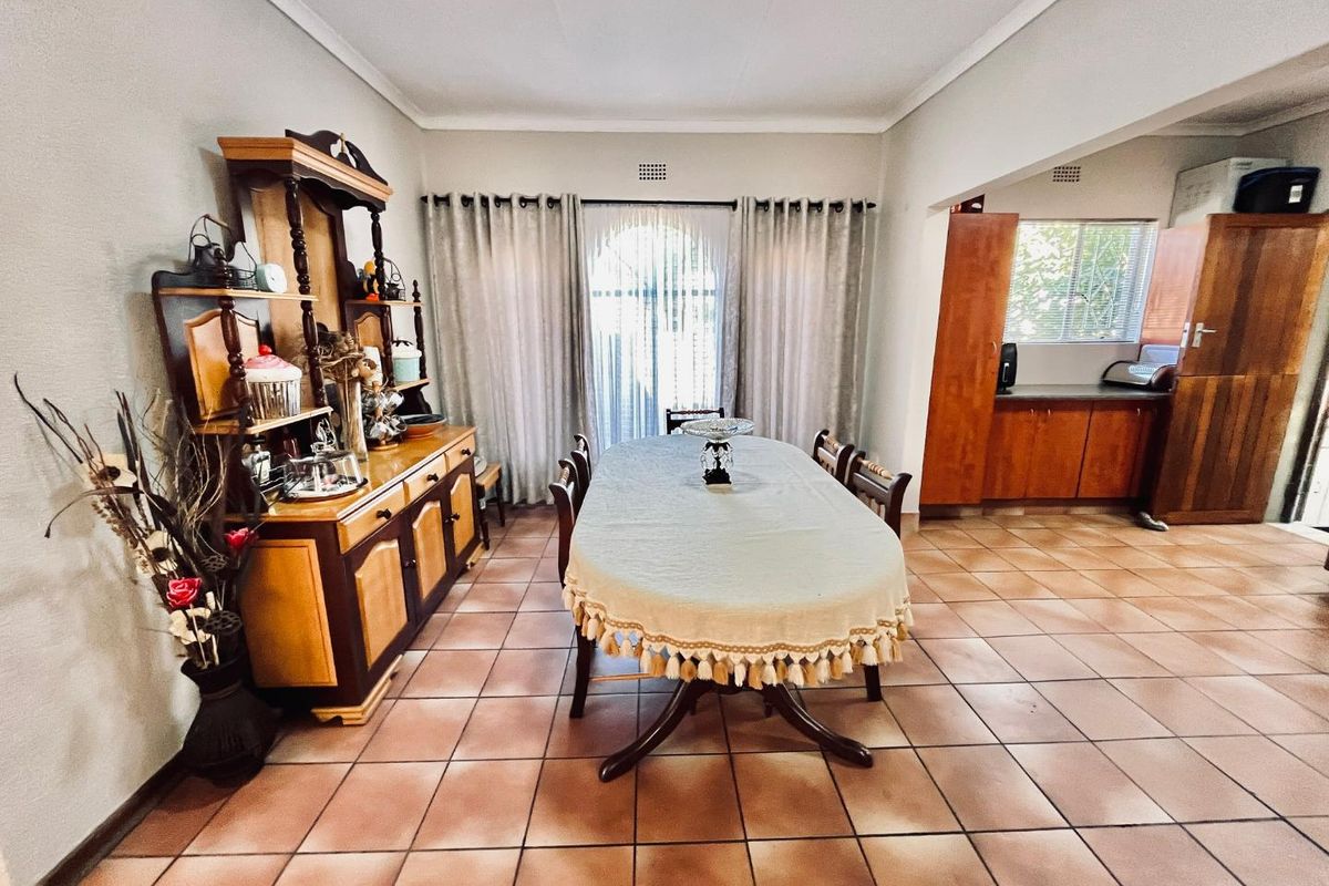Two Three bedroom houses with two bathrooms on the same property - Photo 4
