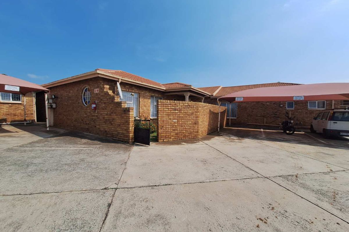 WOW!!! What Sale - Two Bedroom Ground floor Vandykpark - Photo 5