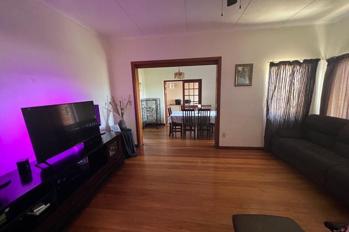 FOR SALE - 4 BEDROOM HOUSE WITH 2 FLATS IN KRAMERSDORF - Photo 5