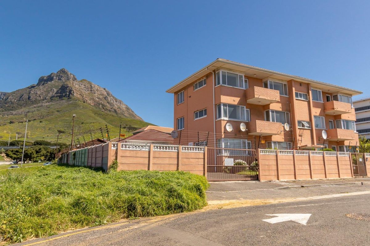 Lovely mountain views in a Central Location. - Photo 2