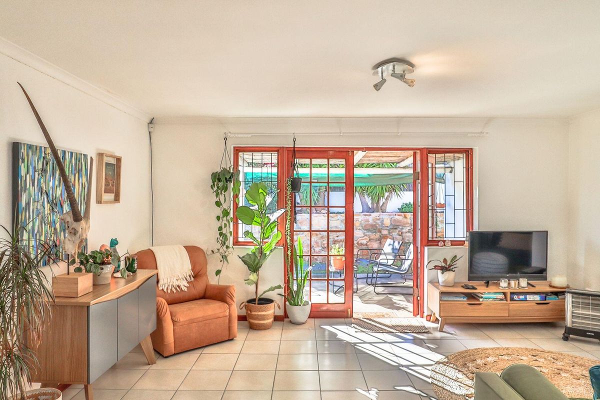 Tranquil Living in a secure complex - Photo 3