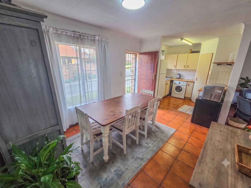 2 Bedroom Townhouse For Sale in Die Wilgers - Photo 3