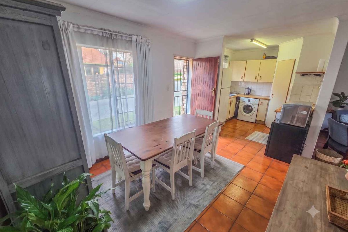 2 Bedroom Townhouse For Sale in Die Wilgers - Photo 3