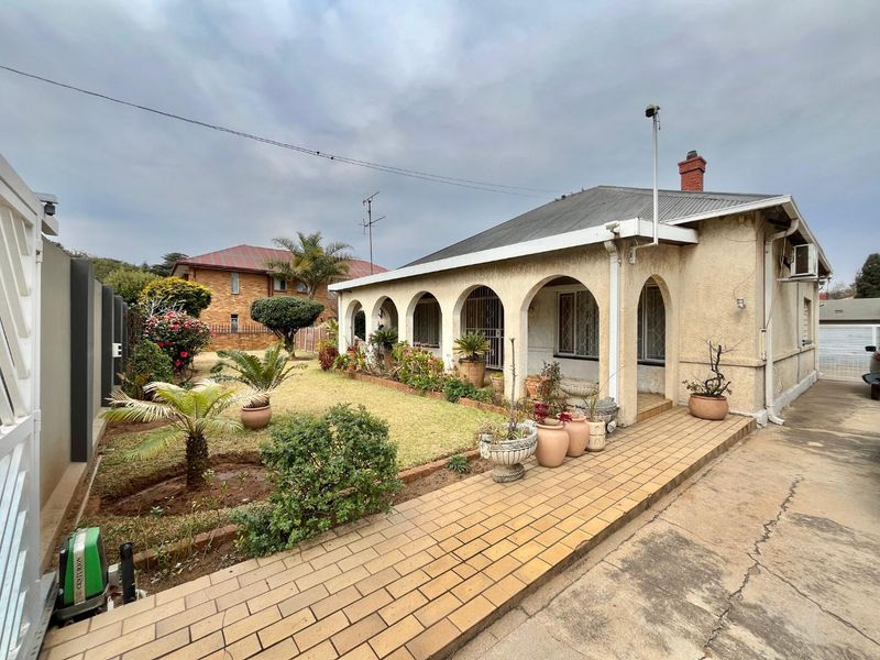 Germiston South Treasure: Classic Charm Meets Modern Living - Photo 9