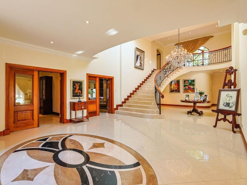 ACHITECTURAL ELEGANCE MEETS FAMILY COMFORT IN WATERKLOOF RIDGE - Photo 8