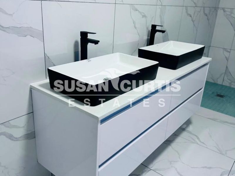 Bold, Beautiful. Built to Impress - Photo 3