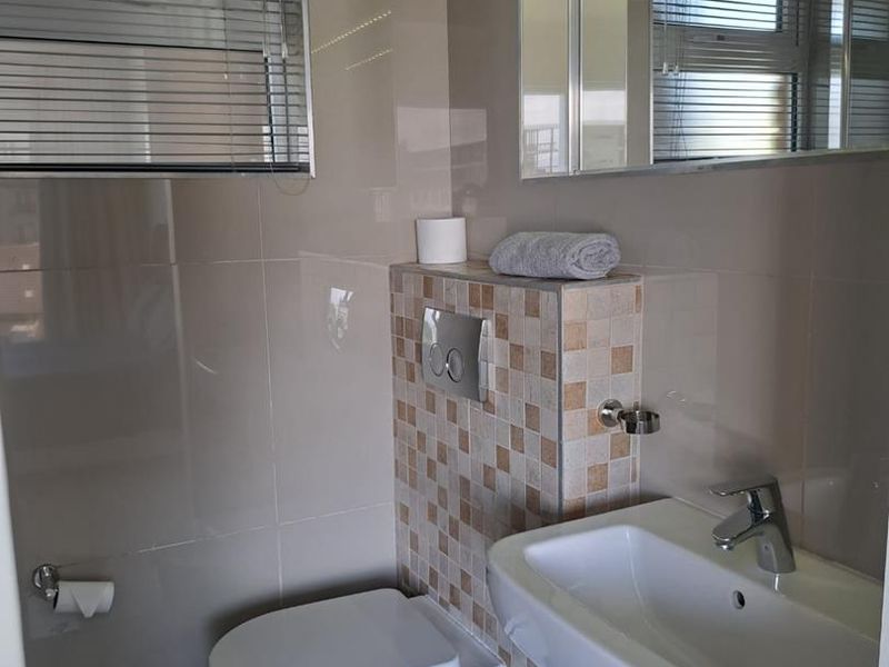 Partially furnished studio apartment - Photo 5