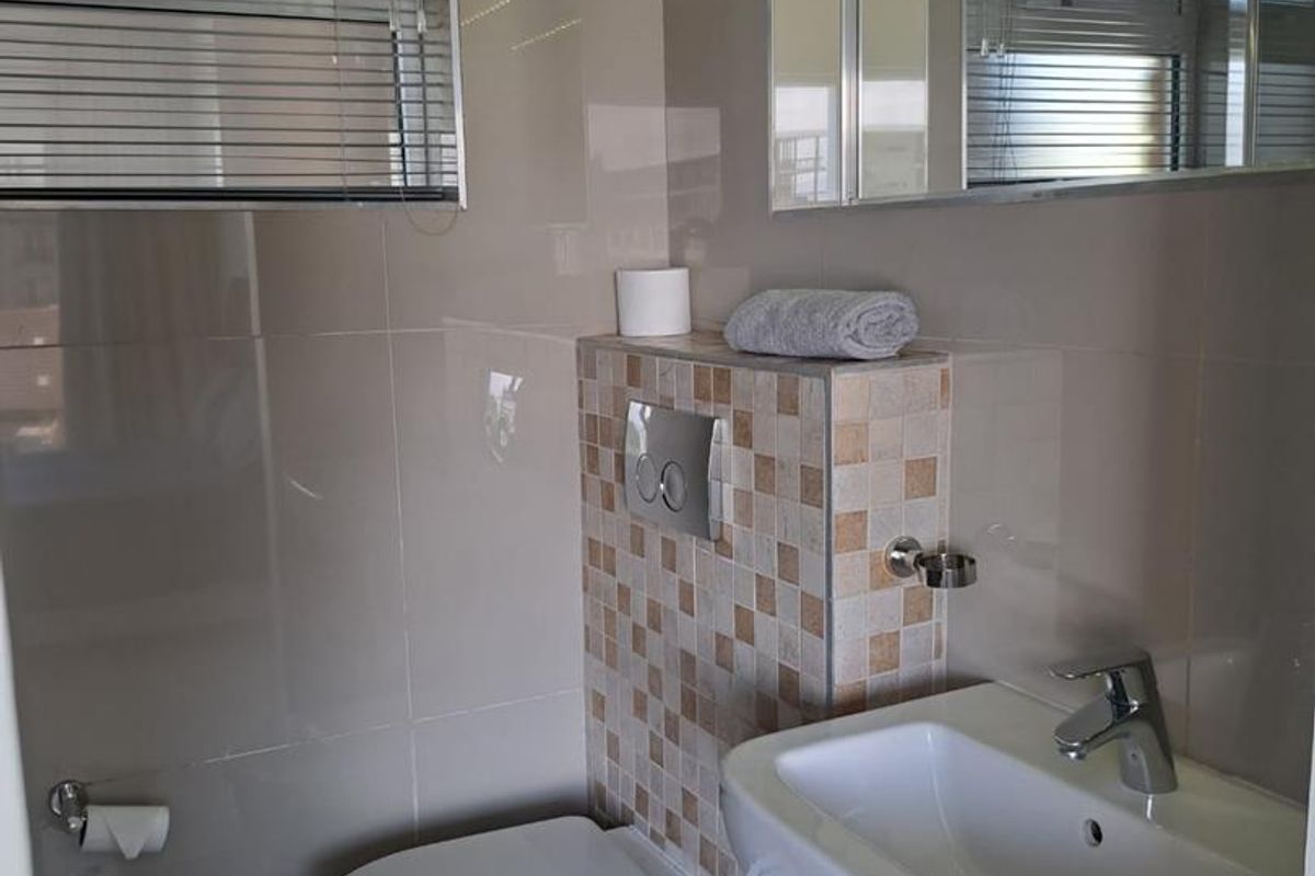 Partially furnished studio apartment - Photo 5