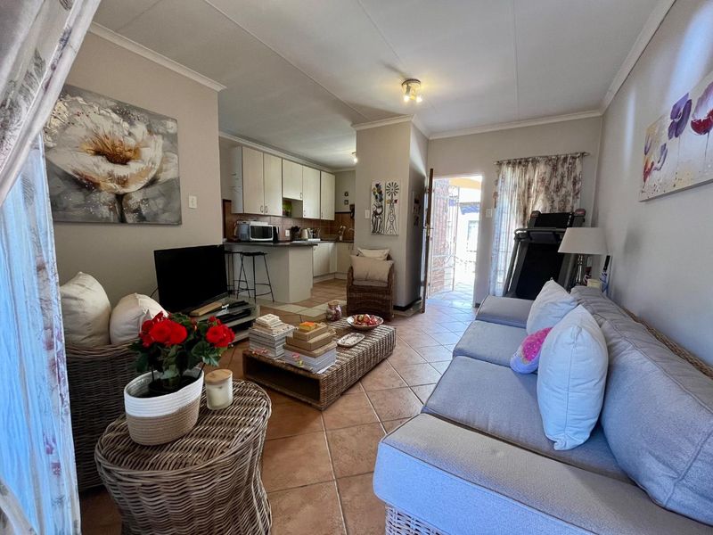 Charming Top-Stack Unit! - Photo 8