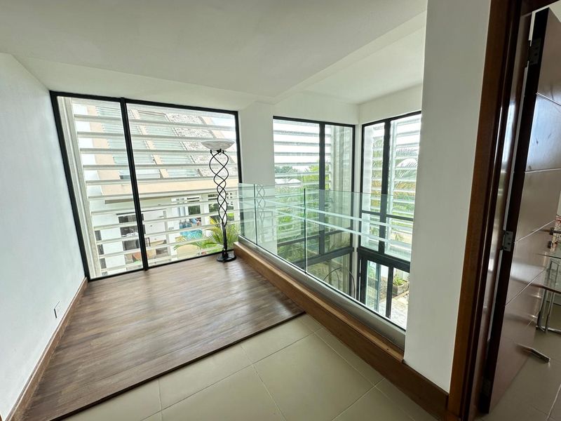 FRONT ROW PARADISE - Photo 6