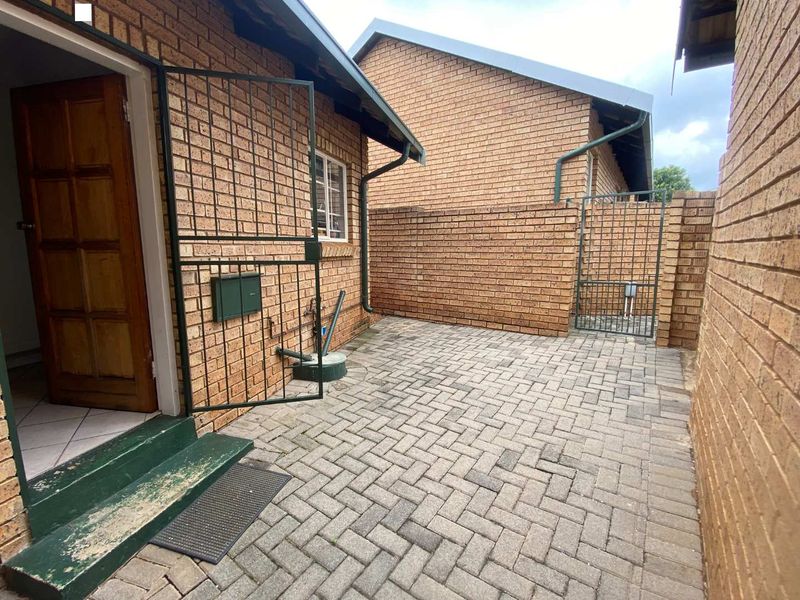 2 Bedroom Townhouse in Highveld Estate. - Photo 5
