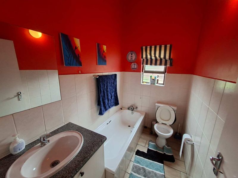 INVESTMENT DREAM OR PERFECT STARTER HOME - Photo 9
