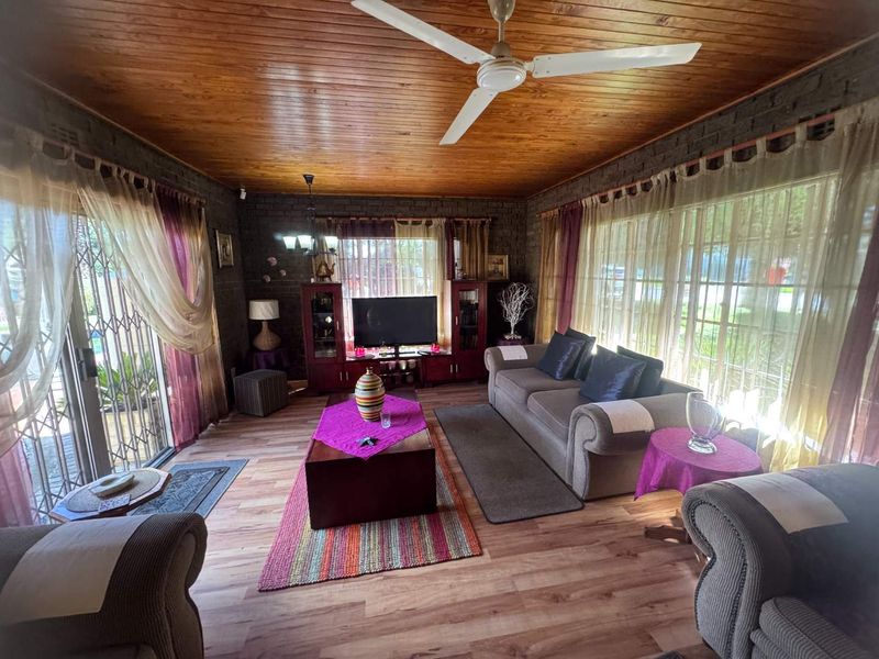 Large Family Home with 2 bedroom flat - Photo 7