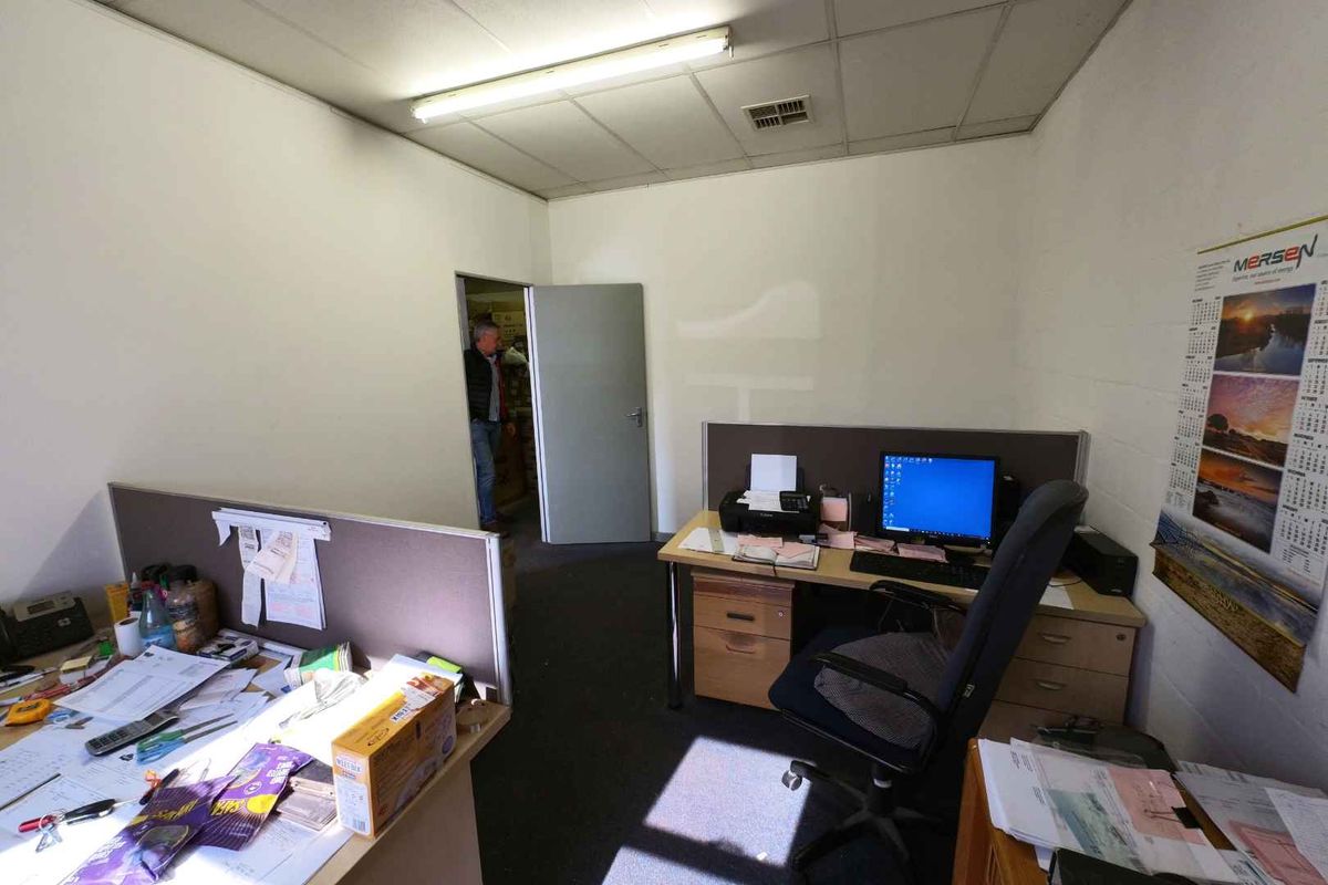 FOR LEASE - STORAGE & OFFICE - Photo 5