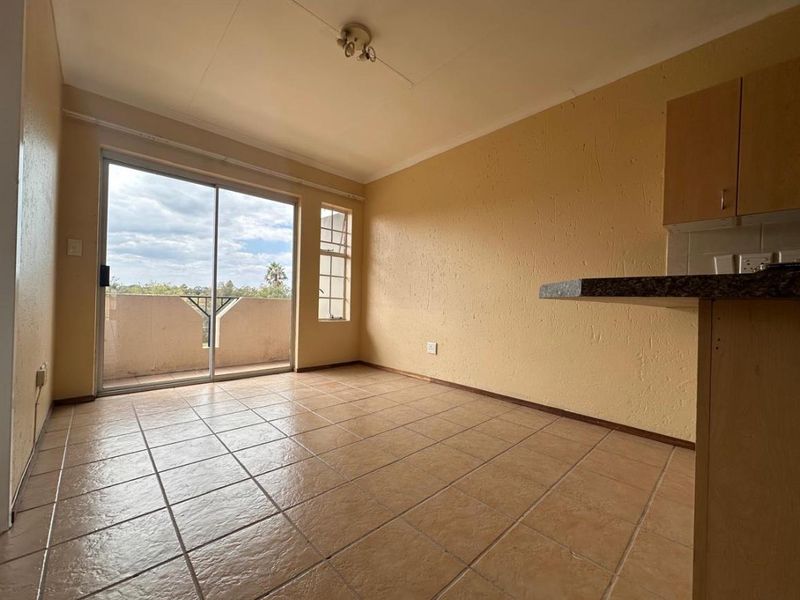 Specious 2Bedroom, 1Bathroom Top Floor Apartment to Rent at Pebble Falls, Boksburg - Photo 3