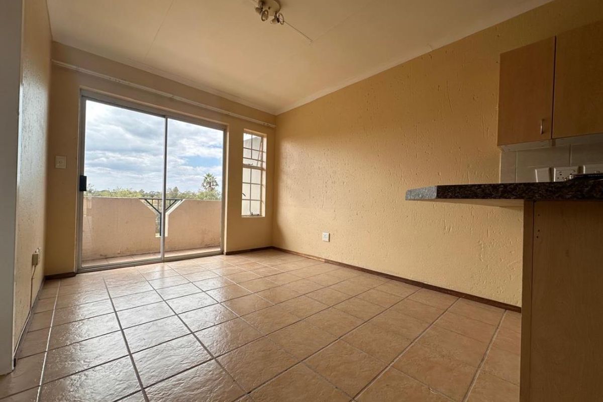 Specious 2Bedroom, 1Bathroom Top Floor Apartment to Rent at Pebble Falls, Boksburg - Photo 3