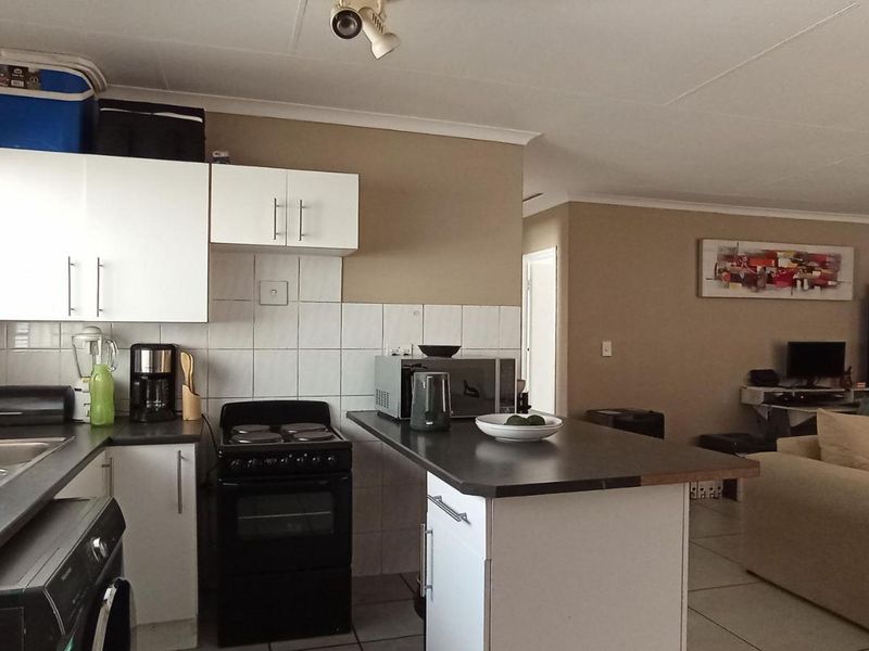 2 BEDROOM UPSTAIRS UNIT FOR SALE IN FAERIE GLEN - Photo 4