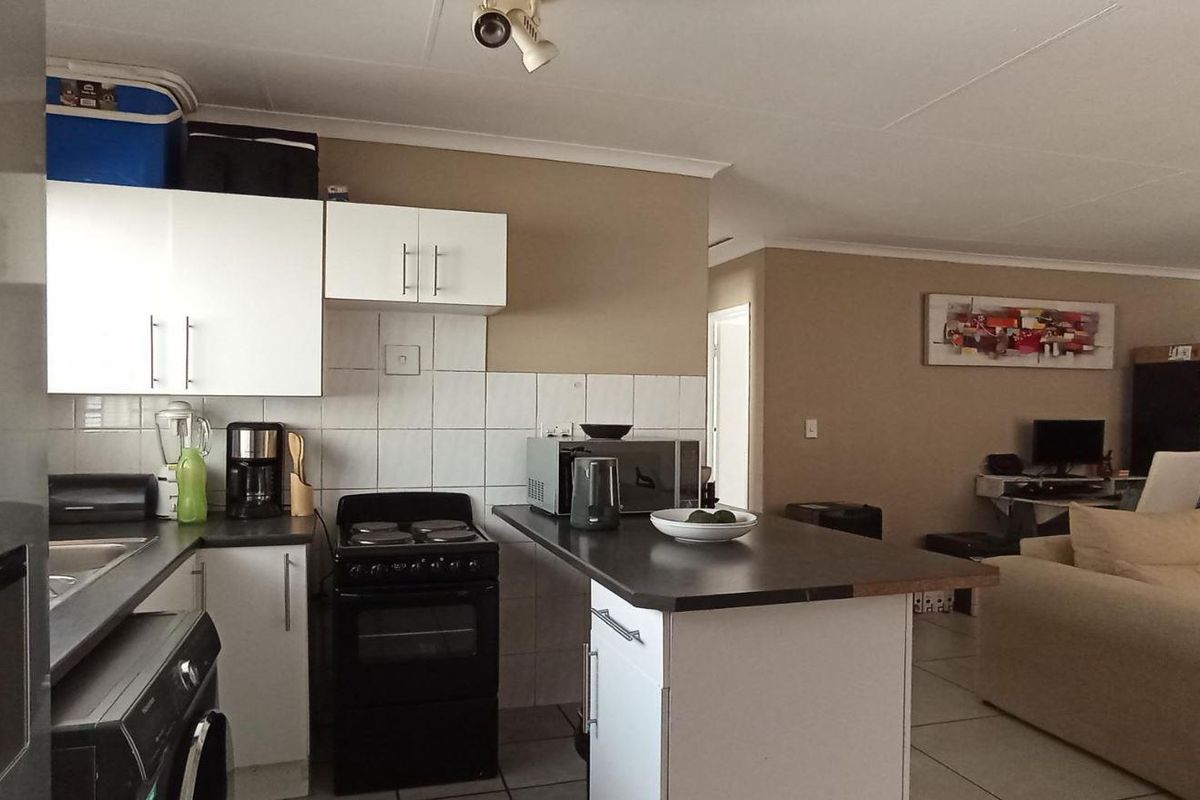 2 BEDROOM UPSTAIRS UNIT FOR SALE IN FAERIE GLEN - Photo 4