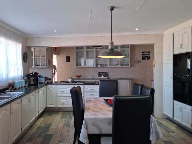 Low Maintenance Home in Central Brackenhurst - Photo 8