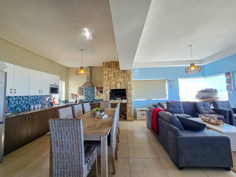 Spectacular Multi-Level beachfront home for sale in Stilbaai-Oos. - Photo 6