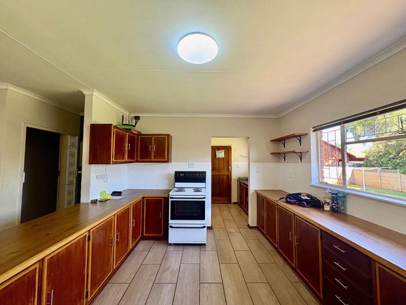 Comfortable family home in quiet street - Photo 5