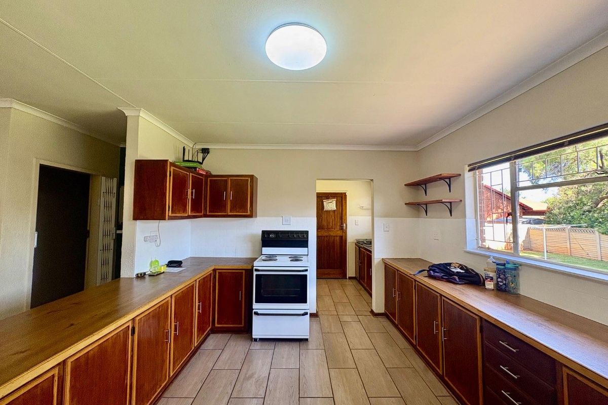 Comfortable family home in quiet street - Photo 5