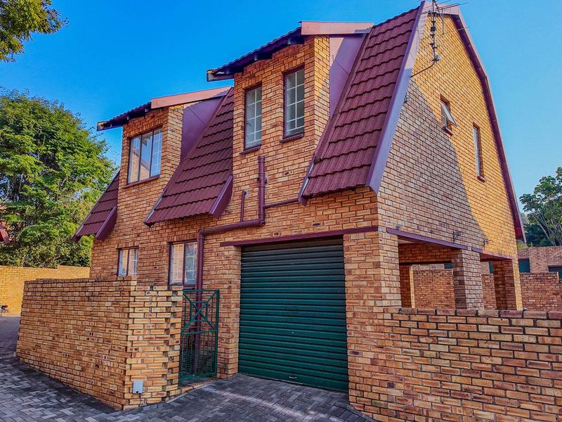 Charming 2 bedroom, 1 bathroom townhouse available in Barn Lodge, Boskruin. - Photo 9