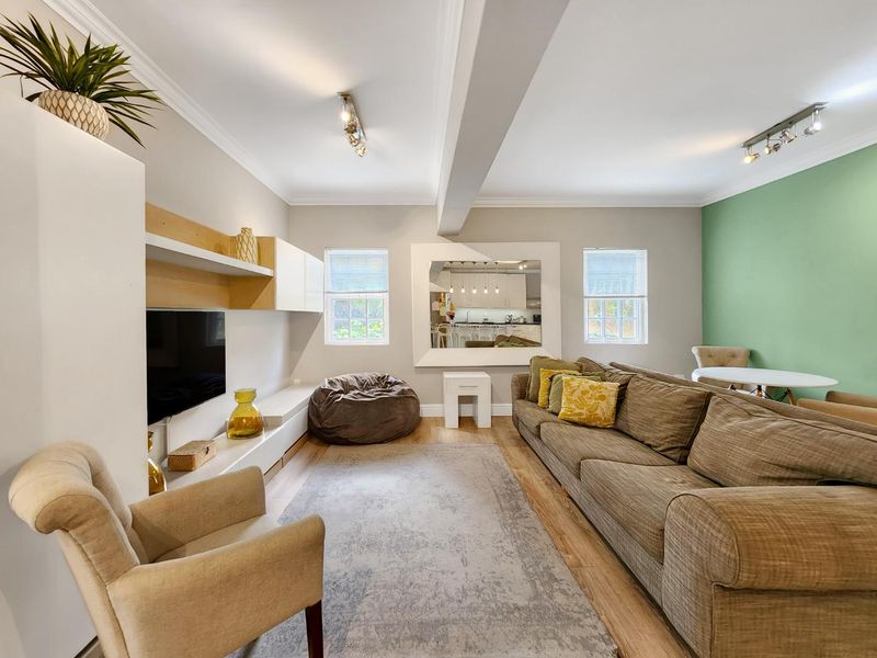 Stylish 2-Bed, 2-Bath Apartment - Photo 8